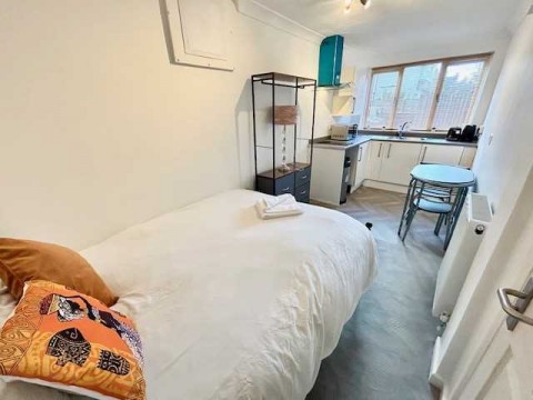 View Full Details for Sackville Road, Room 1, Hove