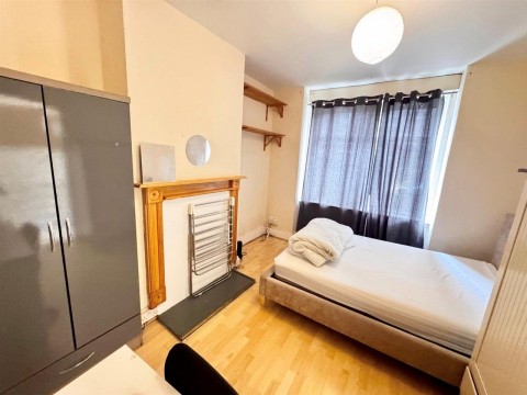 View Full Details for Buller Road, Room 1, Brighton